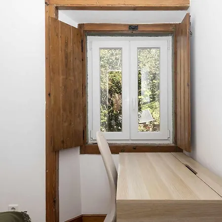 Typical Portuguese In Sao Bento Lejlighed *