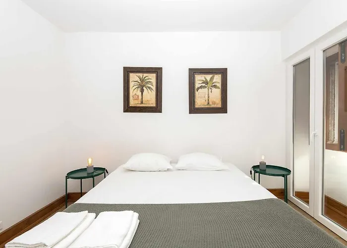 Typical Portuguese In Sao Bento * Lisbona