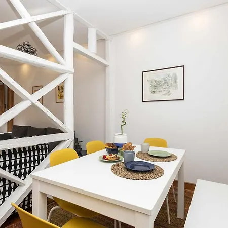 Typical Portuguese In São Bento Apartamento