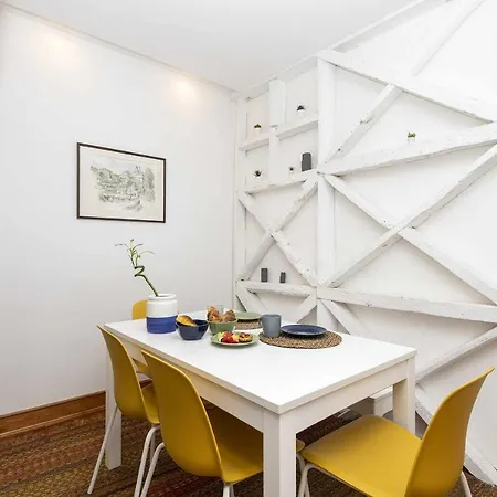 Typical Portuguese In São Bento Apartamento *